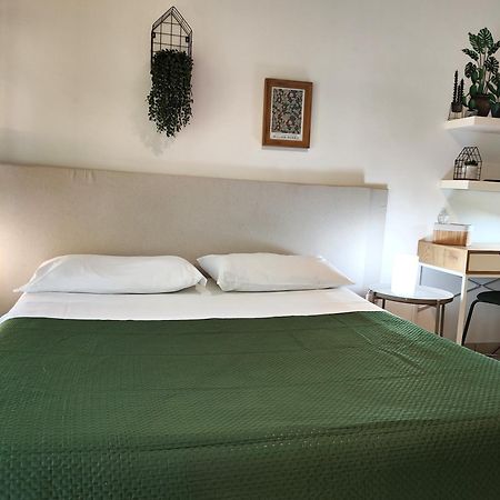 Casa Viola A 900 Mt Dalla Staz. Centrale Pescara Bagian luar foto
