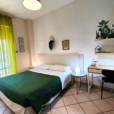 Casa Viola A 900 Mt Dalla Staz. Centrale Pescara Bagian luar foto