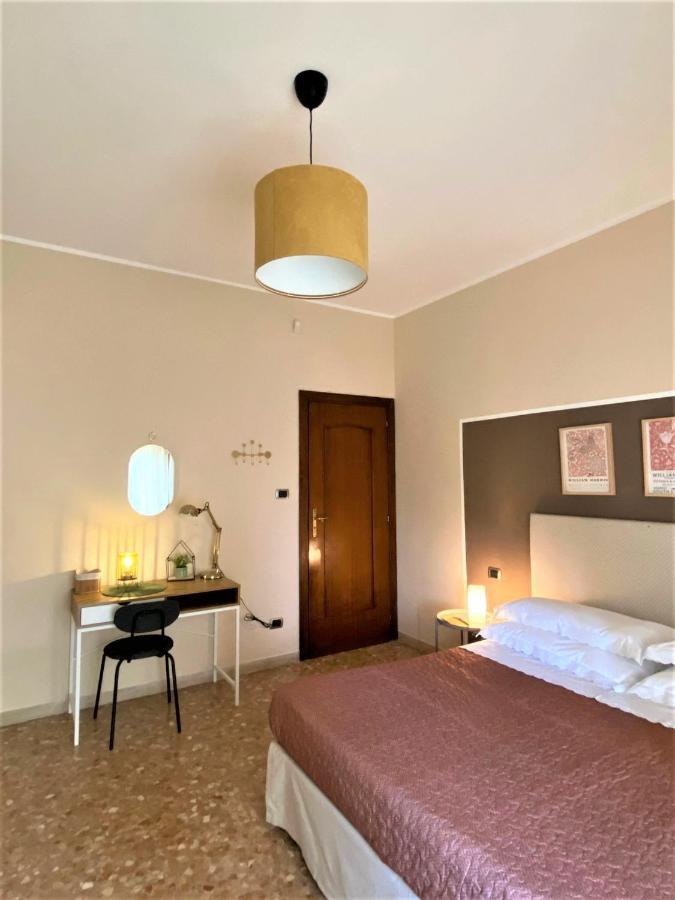 Casa Viola A 900 Mt Dalla Staz. Centrale Pescara Bagian luar foto