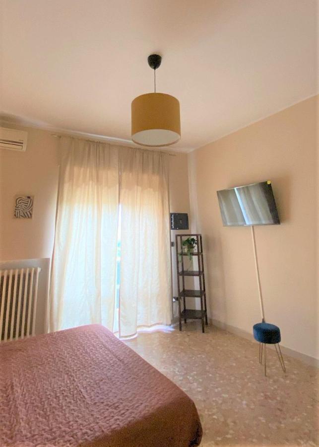 Casa Viola A 900 Mt Dalla Staz. Centrale Pescara Bagian luar foto