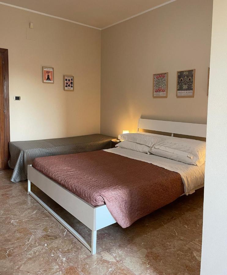 Casa Viola A 900 Mt Dalla Staz. Centrale Pescara Bagian luar foto