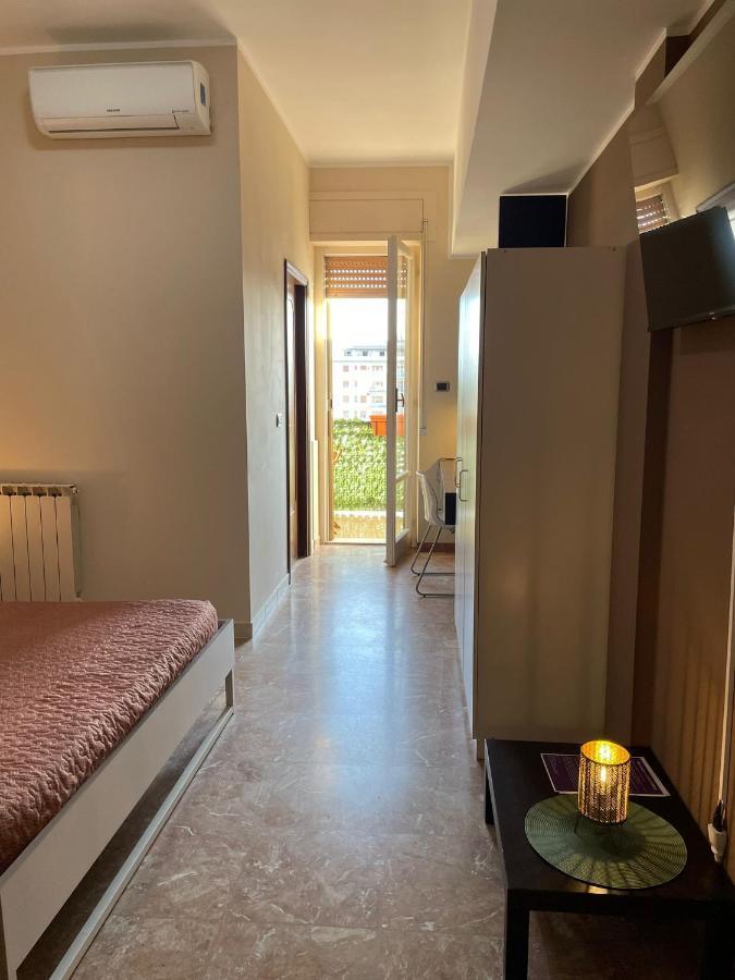 Casa Viola A 900 Mt Dalla Staz. Centrale Pescara Bagian luar foto